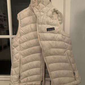 PATAGONIA white puffy zip up vest